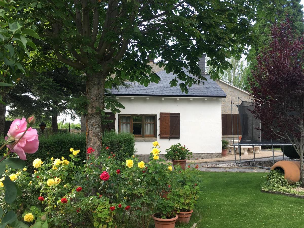 Villa Aurelia - Casa De Campo Con Jardin Y Piscina Entre Madrid Y Segovia Ortigosa del Monte Buitenkant foto